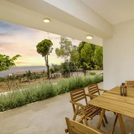 Bay's Balcony Verga Villa *