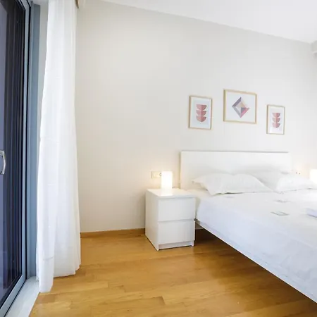 Bay's Balcony Verga *