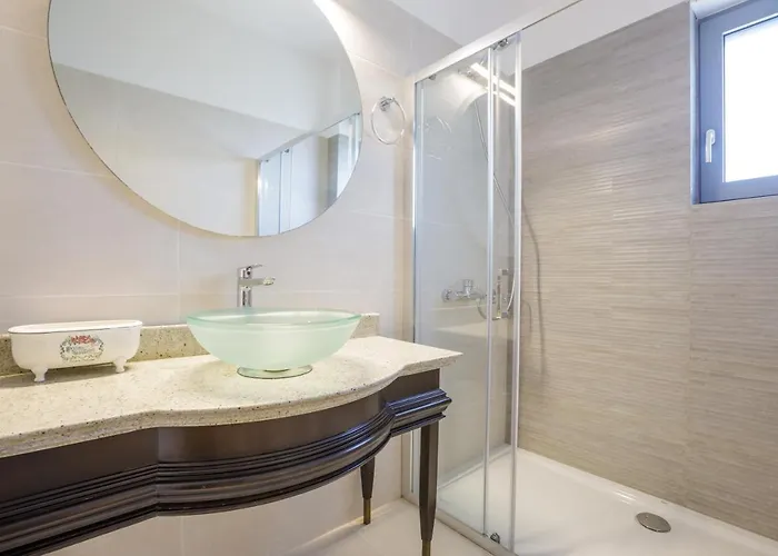 Villa Bay's Balcony Verga